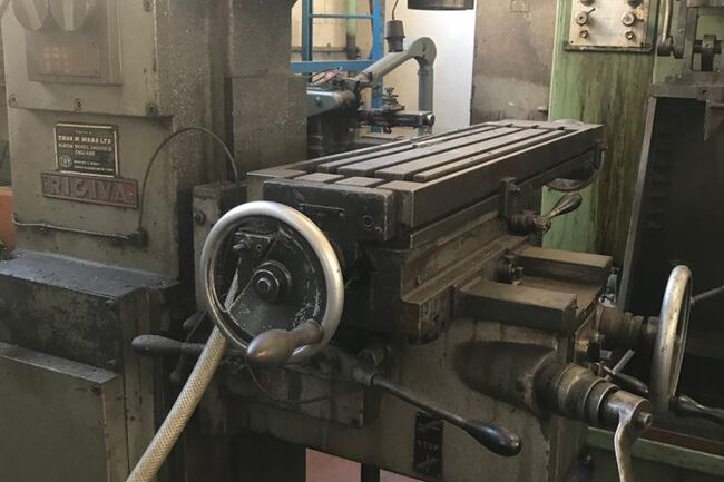 Sell Milling machine Vertical RIGIVA V2 used